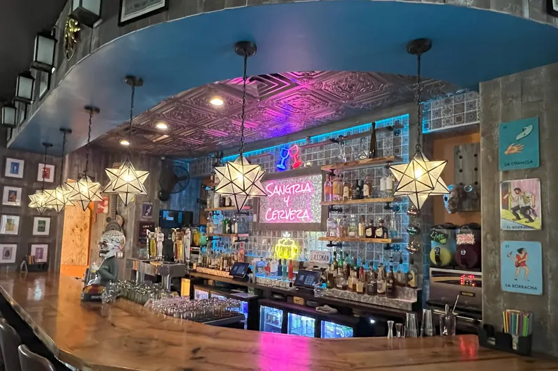 Sangria y Cerveza - Tacos & Tapas Lounge